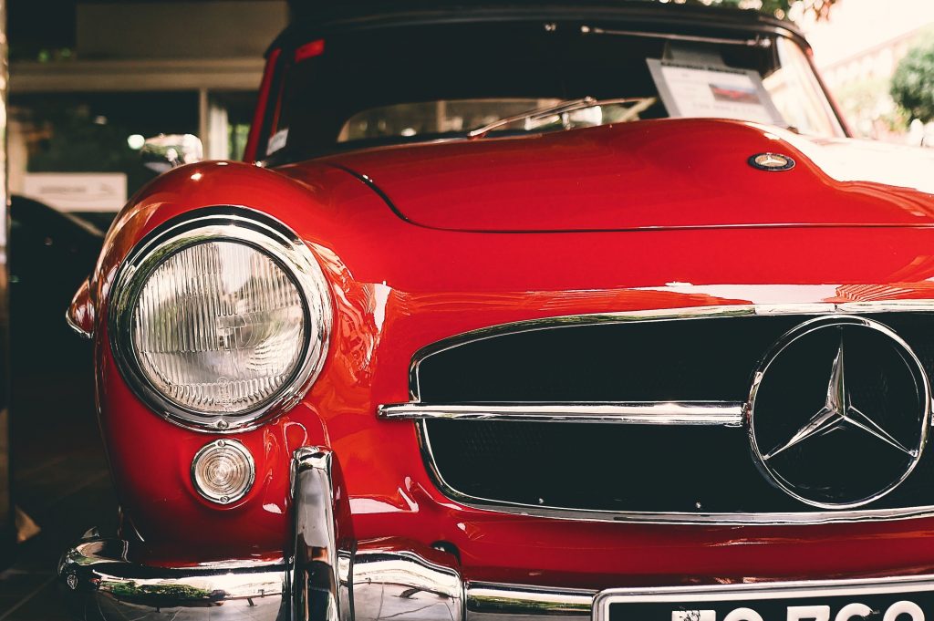 Voiture de collection rouge